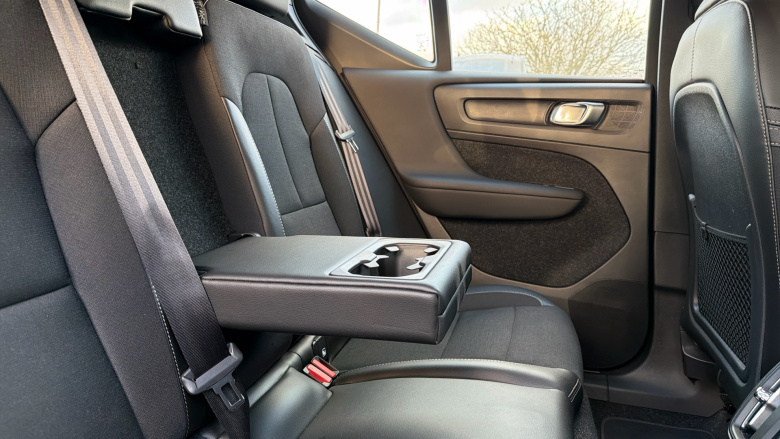 Volvo Xc40 2.0 T4 Momentum Pro 5dr AWD Geartronic Petrol Estate